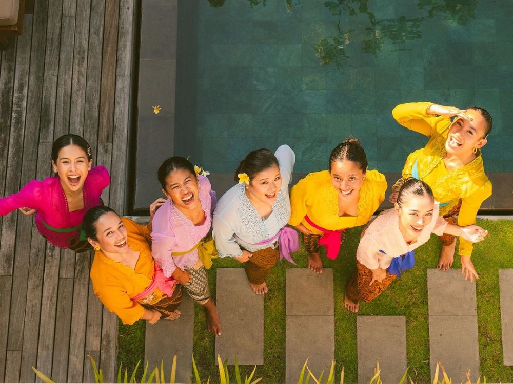 gaya Maudy Ayunda berkebaya bak kembang desa © 2023 brilio.net