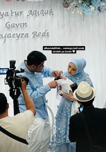 momen tasyakuran akikah anak ketiga Ryana Dea © 2023 brilio.net momen tasyakuran akikah anak ketiga Ryana Dea © 2023 brilio.net