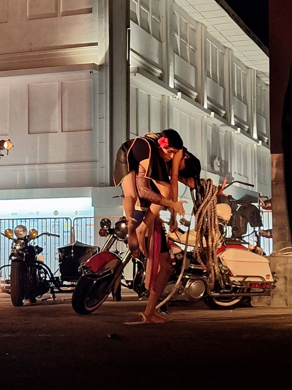 artjog sardono pertunjukkan mentawai © 2023 brilio.net