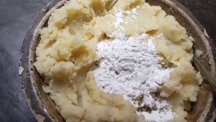 Tanpa dibalut telur, ini trik bikin perkedel kentang yang padat dan tak hancur saat digoreng