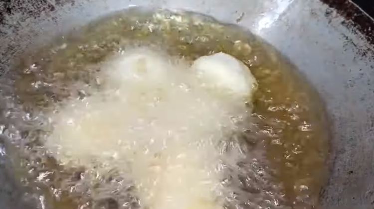 Tanpa dibalut telur, ini trik bikin perkedel kentang yang padat dan tak hancur saat digoreng