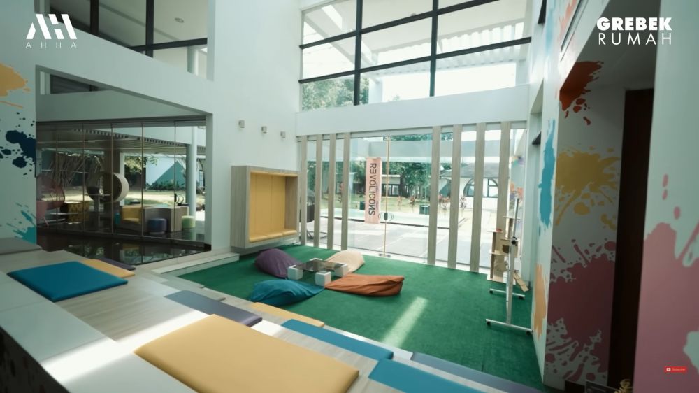 bocah bule dulu atlet renang kini artis punya rumah mewah © berbagai sumber