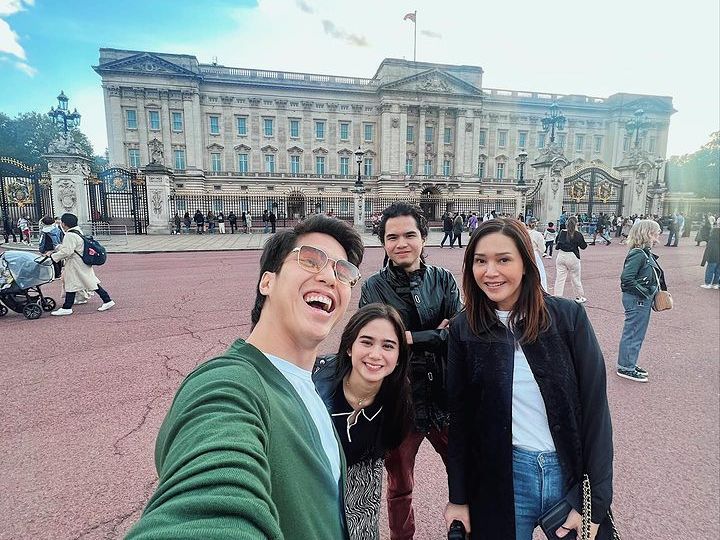 Momen artis liburan bareng keluarga pacar © 2023 brilio.net