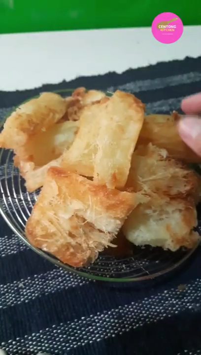 Tak perlu digoreng dua kali, ini trik bikin singkong goreng yang renyah dan merekah sempurna