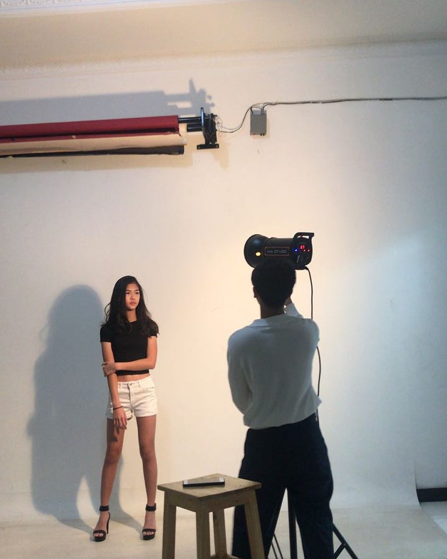 pesona Kayra Miendara anak Mieke Amalia dan Tora Sudiro yang pilih jadi model © 2023 brilio.net pesona Kayra Miendara anak Mieke Amalia dan Tora Sudiro yang pilih jadi model © 2023 brilio.net