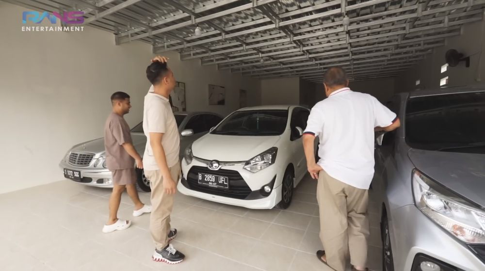 penampakan showroom mobil pak muh © YouTube penampakan showroom mobil pak muh © YouTube