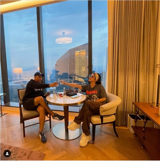 potret dewi perssik dan rully kian mesra © berbagai sumber potret dewi perssik dan rully kian mesra © berbagai sumber