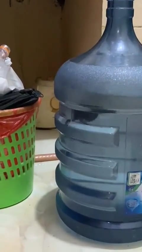 Tikus masuk galon bikin shock © TikTok