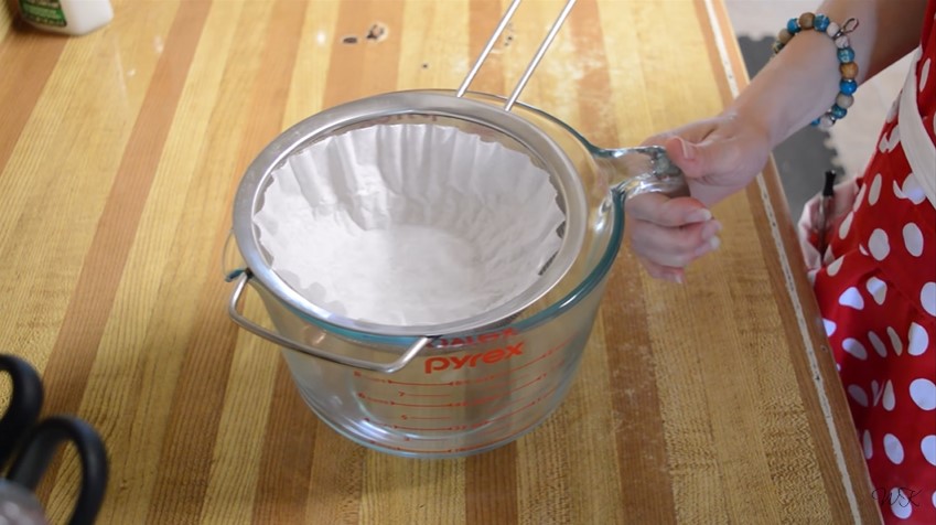 Tanpa dipanaskan ulang, ini cara jernihkan minyak yang kotor cuma pakai 2 alat sederhana