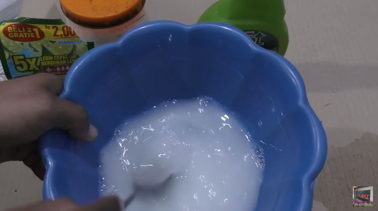 Nggak perlu buat jebakan, begini cara ampuh usir lalat cuma modal 2 bahan dapur