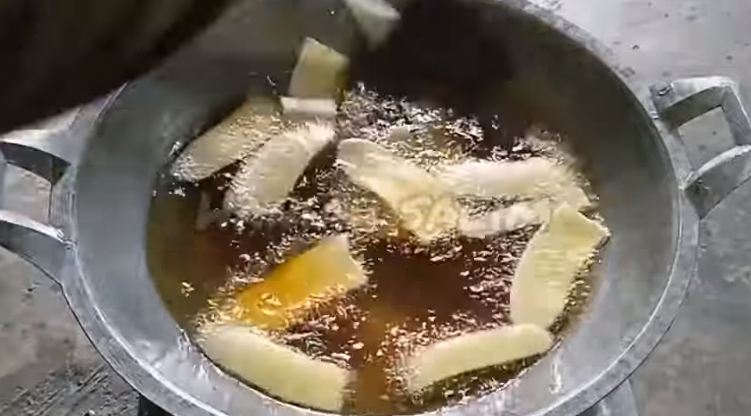 Tanpa dicuci berulang kali, ini trik bikin keripik pisang antilengket dan nggak berminyak