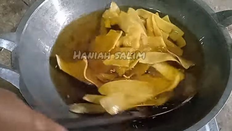 Tanpa dicuci berulang kali, ini trik bikin keripik pisang antilengket dan nggak berminyak