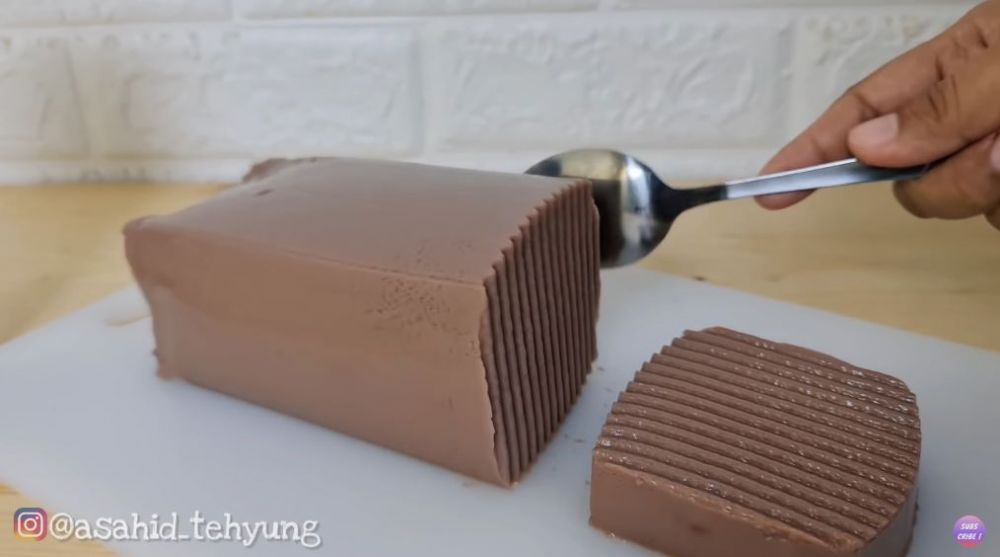 Tanpa gula atau telur, ini trik bikin puding cokelat yang manis dan lumer di mulut cuma pakai 2 bahan