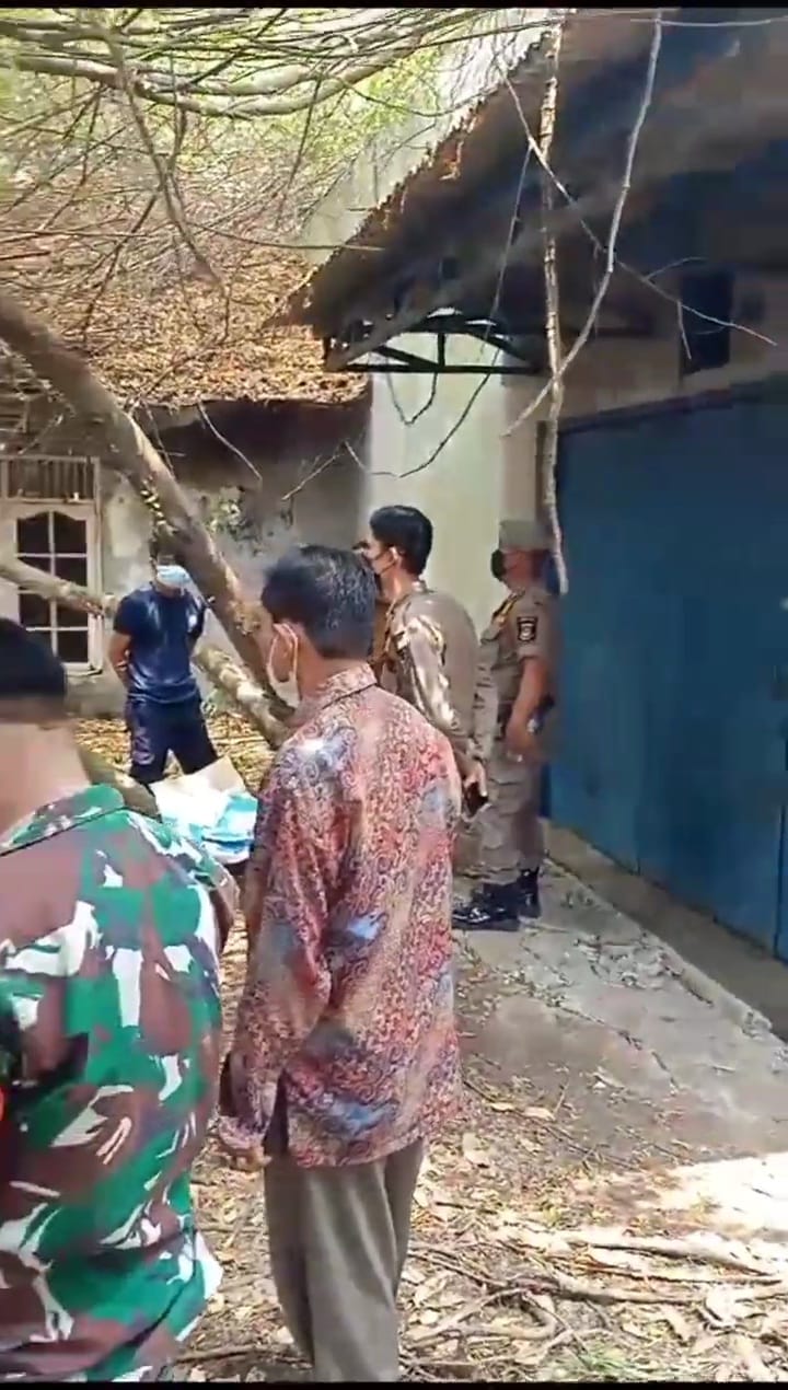 Viral bau bangkai di Rajeg © YouTube