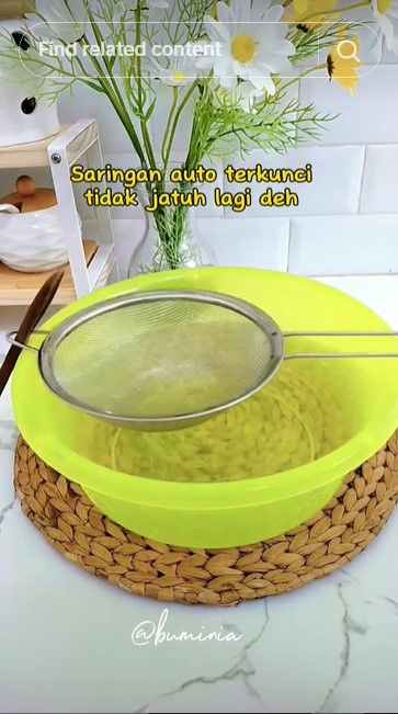 Tak cuma untuk menggantung di dinding, fungsi terselubung pengait saringan ini bermanfaat buat masak