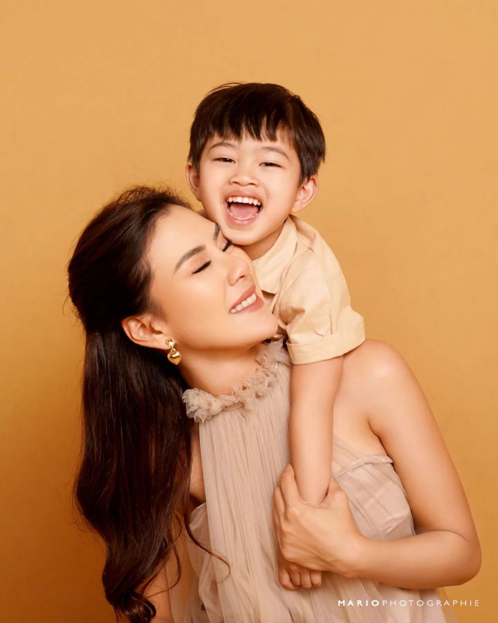 Gaya pemotretan Jeje Govinda bareng istri Instagram