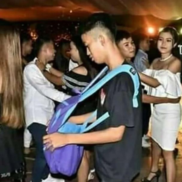 Potret kocak jomblo foto di antara orang pacaran Berbagai sumber