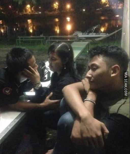 Potret kocak jomblo foto di antara orang pacaran Berbagai sumber