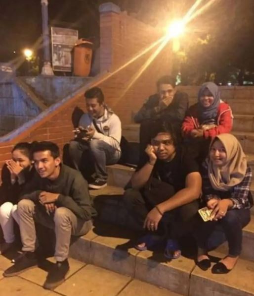 Potret kocak jomblo foto di antara orang pacaran Berbagai sumber