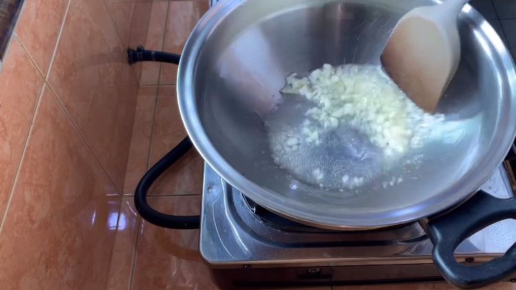 Tanpa direbus, ini cara bikin bihun goreng semakin lezat, tidak menggumpal, dan antilengket di wajan