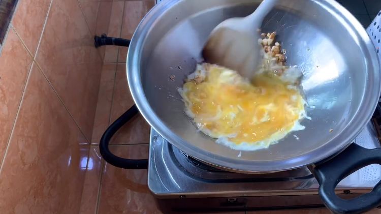 Tanpa direbus, ini cara bikin bihun goreng semakin lezat, tidak menggumpal, dan antilengket di wajan