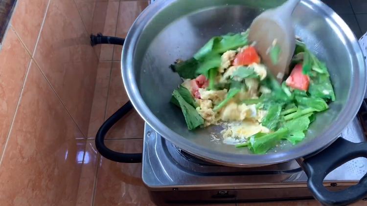 Tanpa direbus, ini cara bikin bihun goreng semakin lezat, tidak menggumpal, dan antilengket di wajan