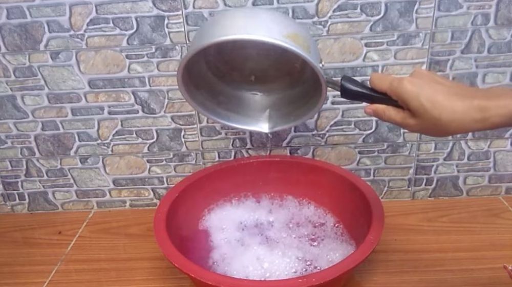 Cukup tambah 1 bahan dapur, begini cara mencuci kain lap dapur dekil dan bau