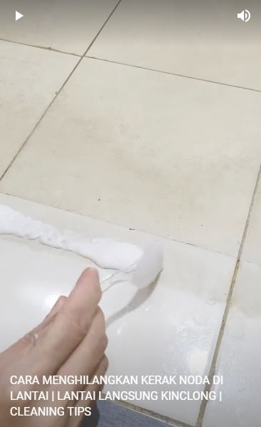 Hanya pakai 1 bahan dapur, ini trik ampuh bersihkan lantai keramik kusam dan berkerak