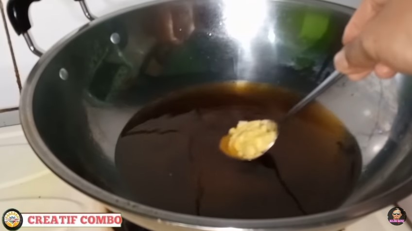 Tanpa diberi tepung, ini trik jernihkan dan hilangkan bau tengik minyak goreng