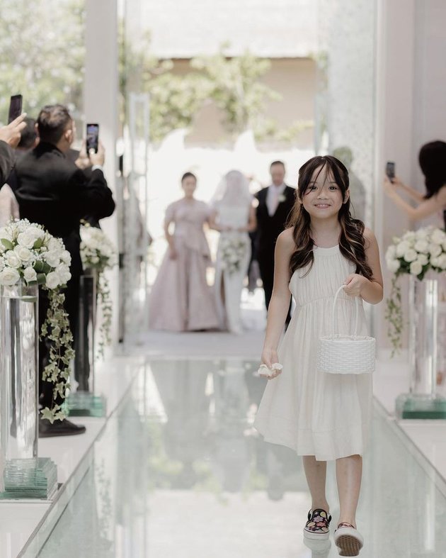 Potret anak seleb ikut ke kondangan ini bikin gemes © 2023 brilio.net