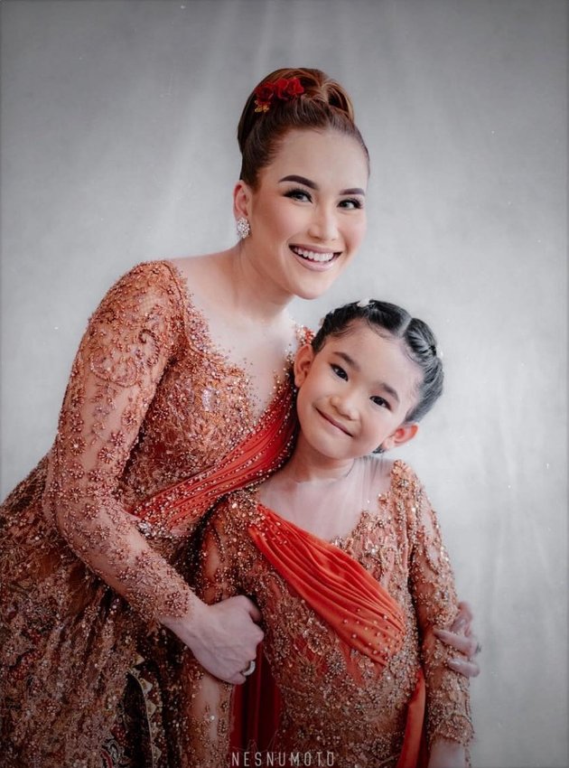 Potret anak seleb ikut ke kondangan ini bikin gemes © 2023 brilio.net