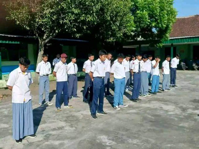 Pemandangan saat upacara bendera ini relate abis Berbagai sumber