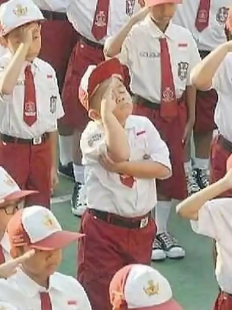 Pemandangan saat upacara bendera ini relate abis Berbagai sumber