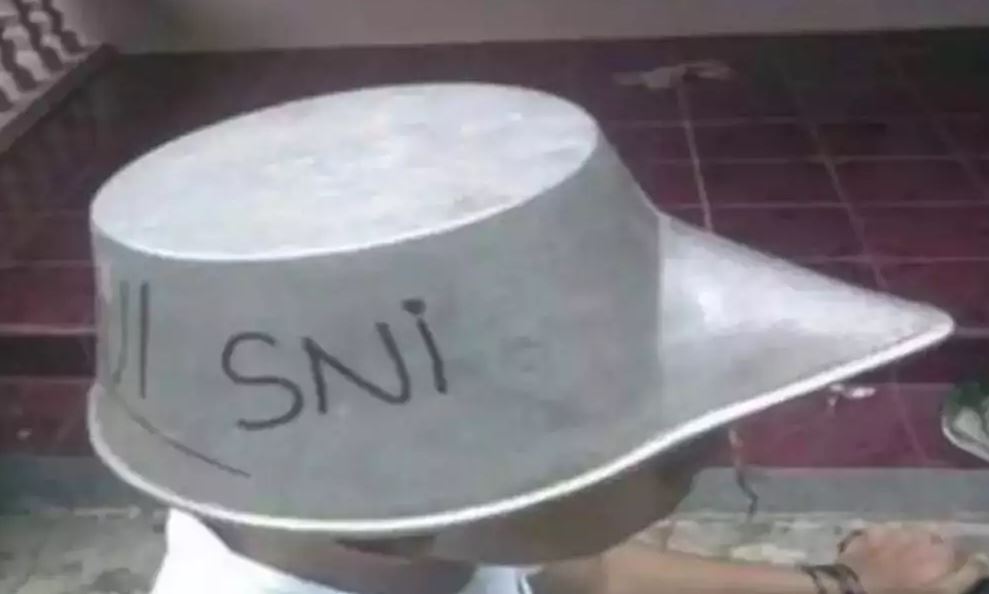 potret kocak orang pakai helm antimainstream Berbagai sumber potret kocak orang pakai helm antimainstream Berbagai sumber