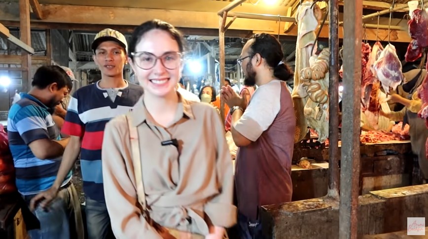 Arumi Bachsin blusukan ke pasar tradisional © berbagai sumber Arumi Bachsin blusukan ke pasar tradisional © berbagai sumber