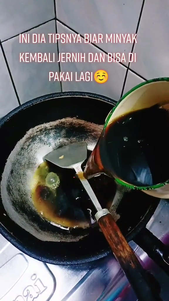 Tak pakai larutan terigu, ini trik menjernihkan minyak goreng bekas pakai 1 bahan dapur