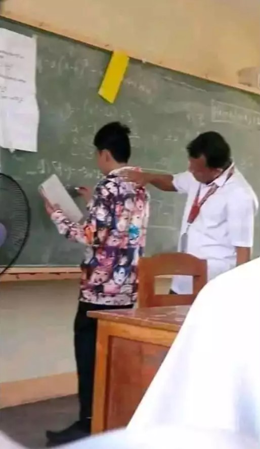 Seragam sekolah nyeleneh bikin puyeng Berbagai sumber Seragam sekolah nyeleneh bikin puyeng Berbagai sumber