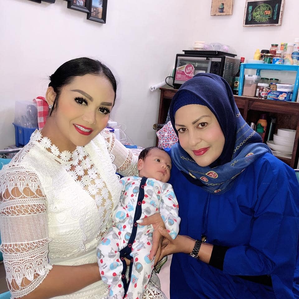 seleb dengan mantan istri suami © berbagai sumber