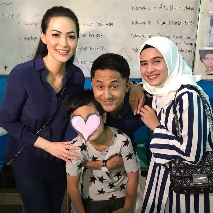 seleb dengan mantan istri suami © berbagai sumber