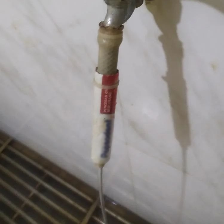 perbaiki perabot kamar mandi © berbagai sumber