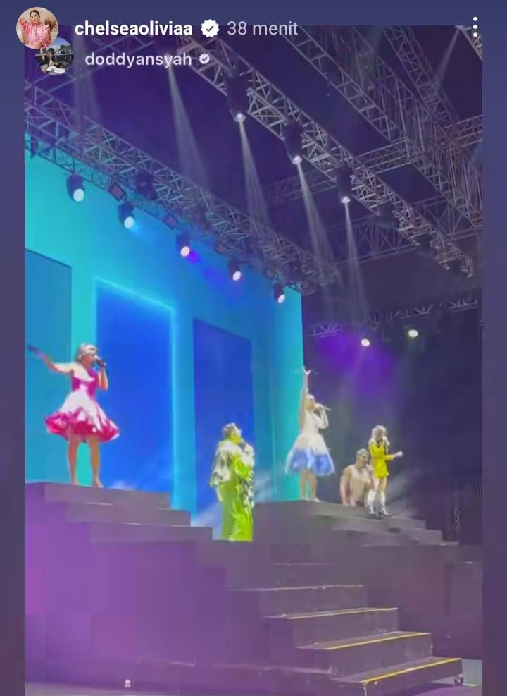 Momen reuni Bukan Bintang Biasa, Chelsea Olivia ajak anak manggung bareng © 2023 brilio.net