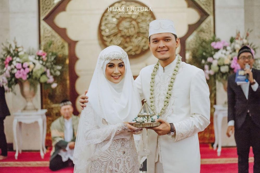 gaya seleb pakai busana pengantin syari © 2023 brilio.net