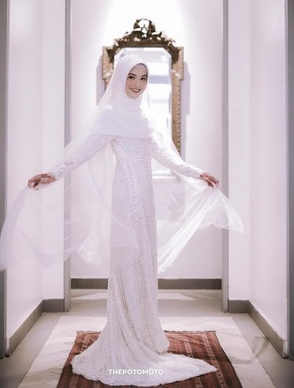 gaya seleb pakai busana pengantin syari © 2023 brilio.net