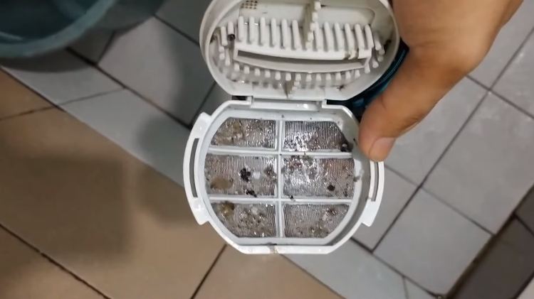 Tanpa perlu dibongkar, begini cara membersihkan lumut di mesin cuci pakai 2 bahan dapur