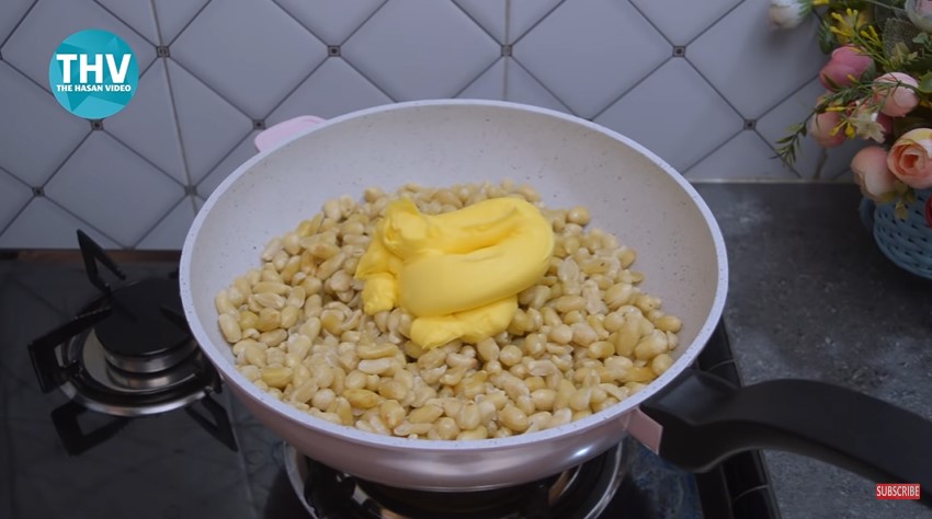 Tanpa direbus atau digoreng, ini trik masak kacang tanah biar cepat empuk, renyah, dan gurih