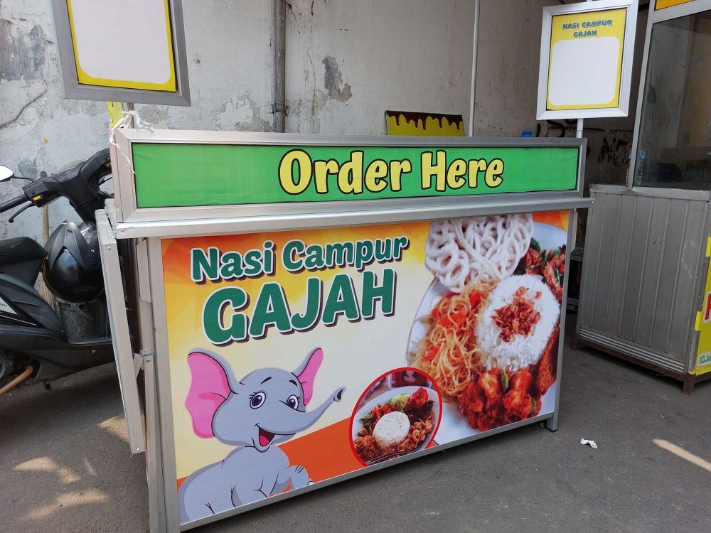 Potret kocak tulisan di gerobak pedagang Berbagai sumber