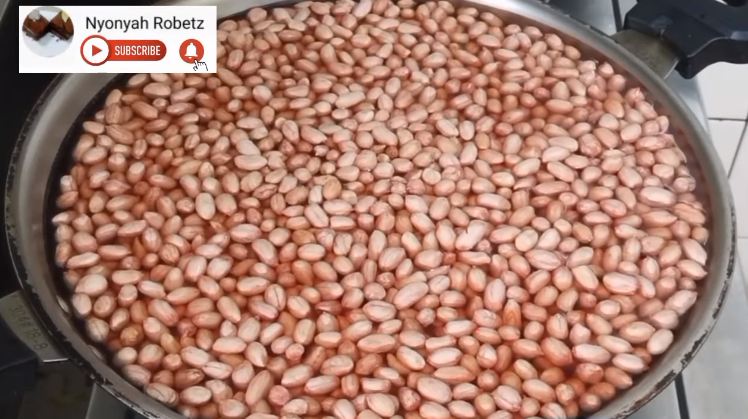 Lebih irit minyak, begini cara menggoreng kacang tanah agar hasilnya renyah, wangi, dan antipahit