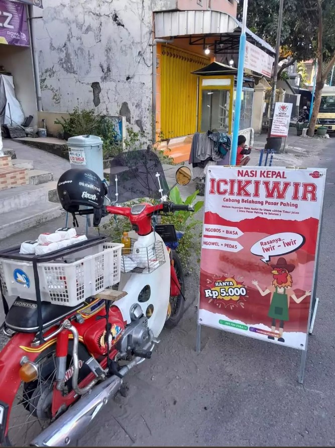 Pedagang keliling lulusan S3 marketing Berbagai sumber Pedagang keliling lulusan S3 marketing Berbagai sumber