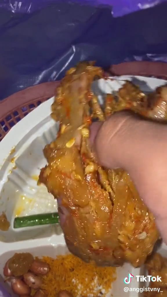 Nasi berkat isi lauk mirip daging © TikTok