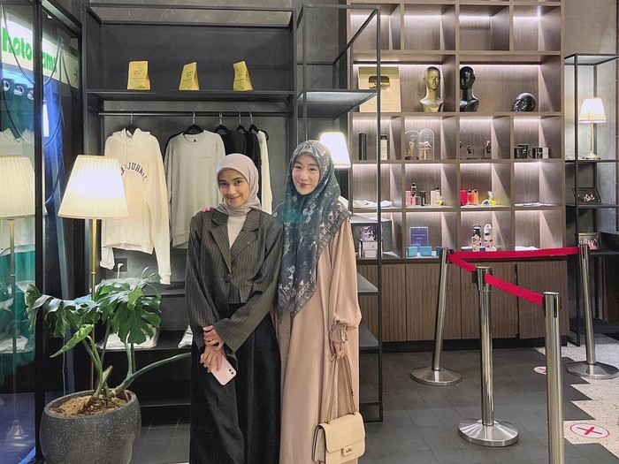 kedekatan Nadya Mustika dengan Larissa Chou © Instagram